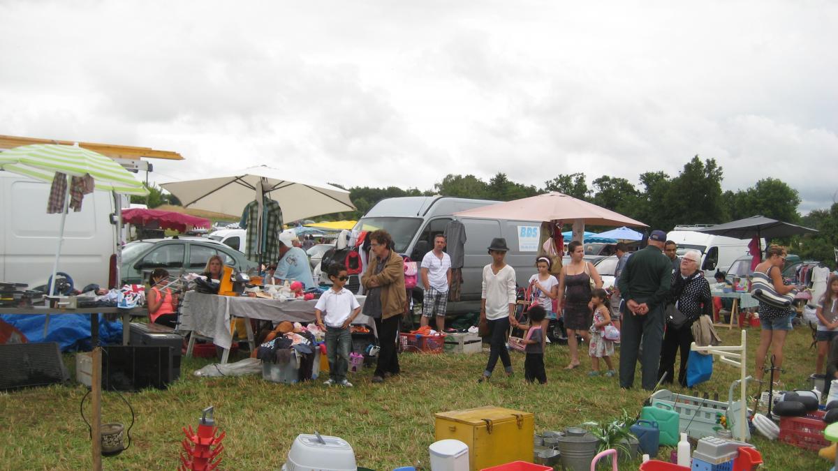 Brocante vide-grenier à Chardes