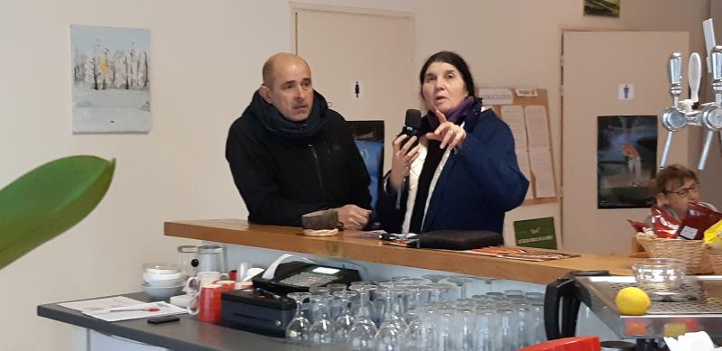 Marylou Richet interviewe Bruno Barthe, vice-président du golf-club de Montendre